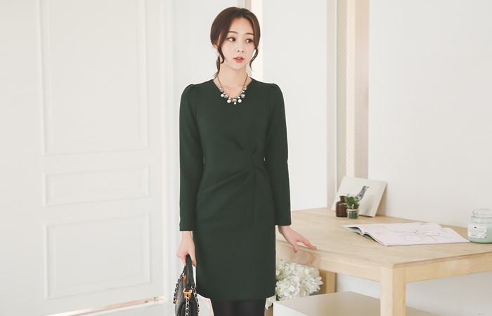 パイピング真珠チョーカーネックシャーリングドレス