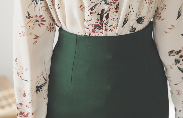 ベーシックオビHラインのミディスカート