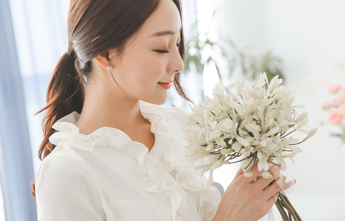 イザベラロマンスフリルブラウス