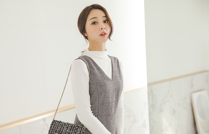 ブイネックチェックフレアベストドレス