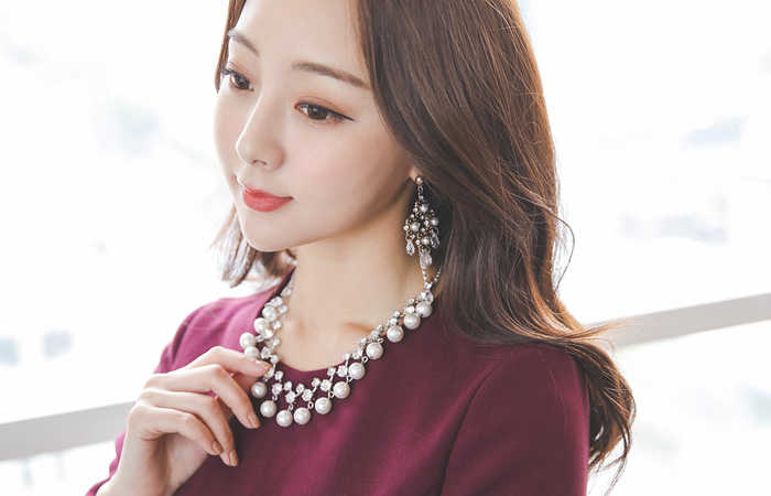 スリムフィットラウンドチューリップドレス