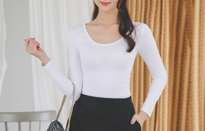 スリムフィットUネックヒートテックティーシャツ