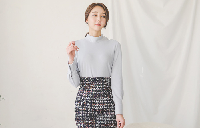 ソフトタッチパールボタン反目ブラウス