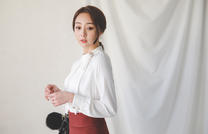 ゴールドリング真珠パフ袖ブラウス