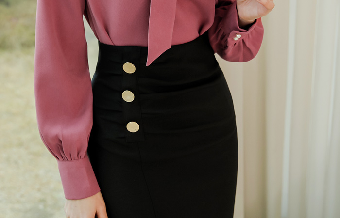 トリプルゴールドボタンシャーリングミディスカート