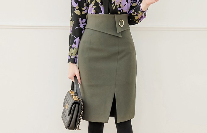 ゴールドパールブローチペプラムスリットスカート