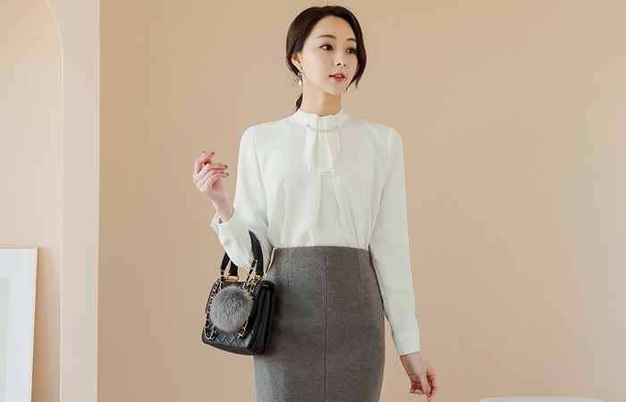 キュービックスカーフハーフネックブラウス