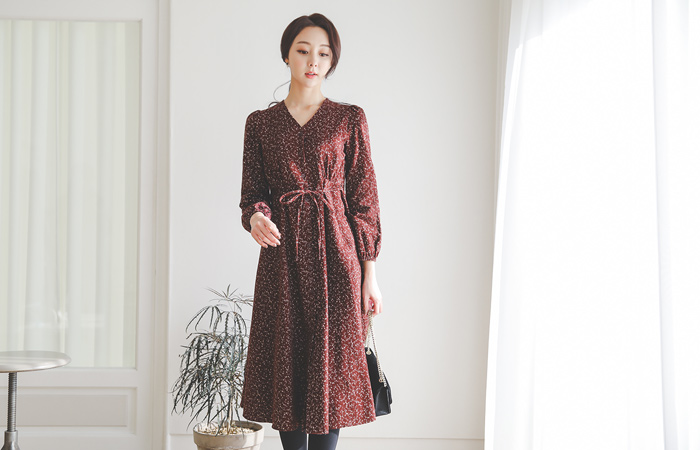 セージブイネックピンタックコットンロングワンピース