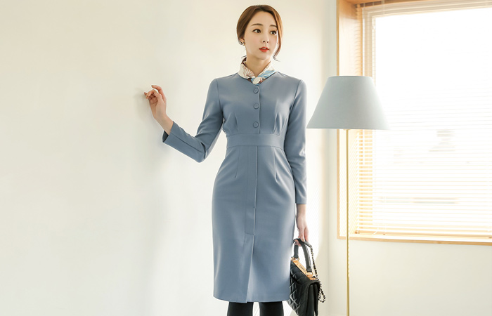 ボタンブイネックスリットドレス