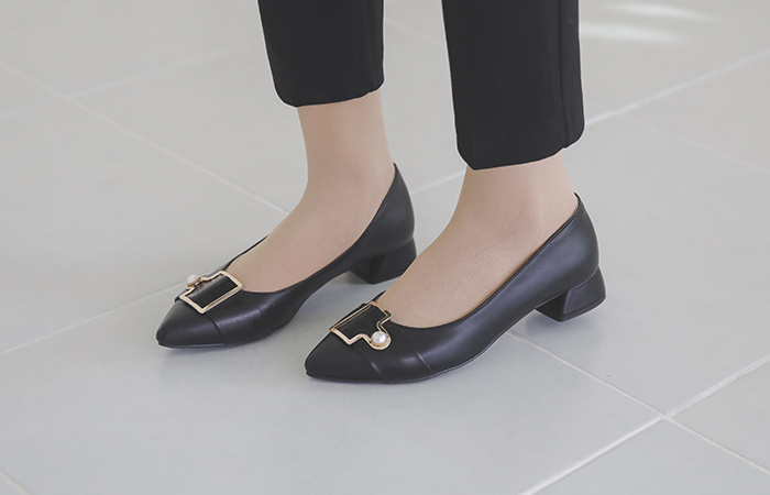 パールゴールドラインバックル ミドルヒールシューズ