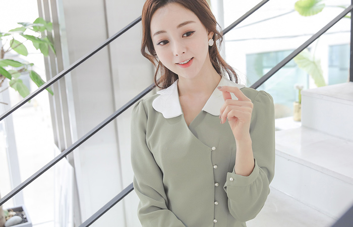 ウエーブ フラットカラー 真珠ボタン ワンピース