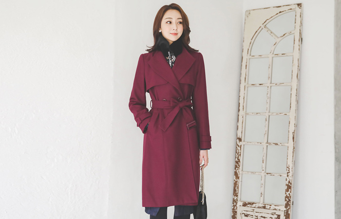 ソフトテクスチャの二重翼ロングコート