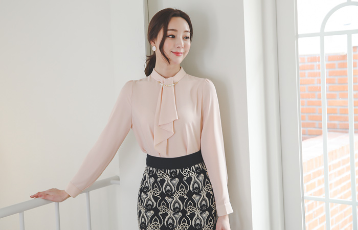 真珠キュービック ロールネック スカーフ ブラウス