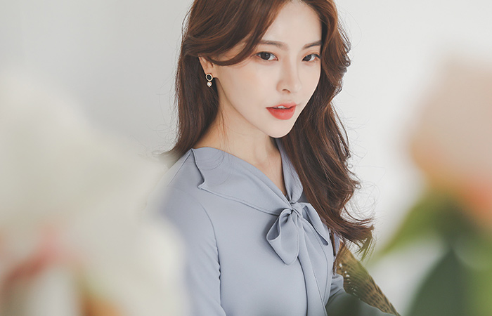 ラブリー リボンタイ ウイング・カラー ブラウス