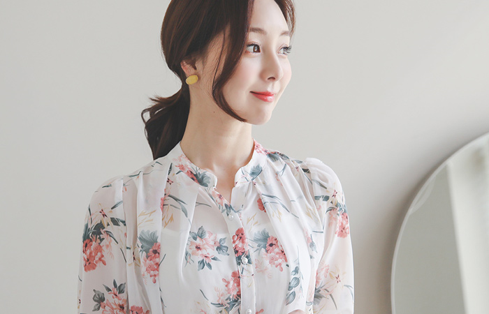 Monetフラワー シャーリングシフォン真珠ブラウス