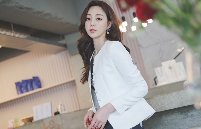 ボタンライン スリム ラウンド ジャケット