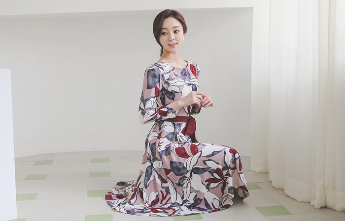 美しいフラワー ベルトフレアワンピース