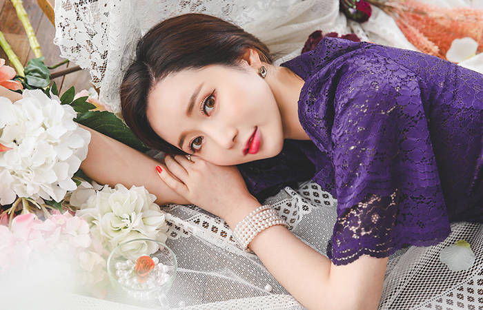 ナイトティアードスリーブレイスドレス