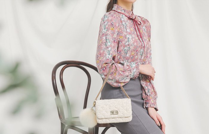 フラワーシャーリングシグネチャリボンブラウス