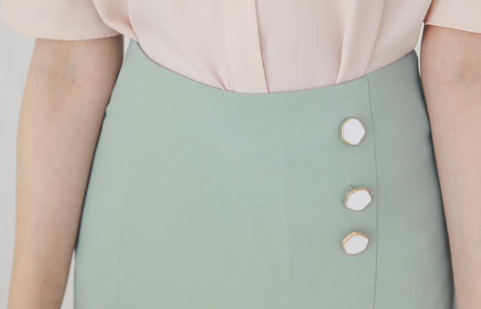 トリプル ボタン 切開 ラッフル スカート
