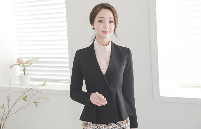 レザーベルティードカラー無し切開フレアジャケット