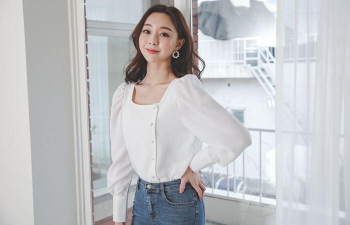 サイド 真珠ボタン スクエアネック パフ ブラウス