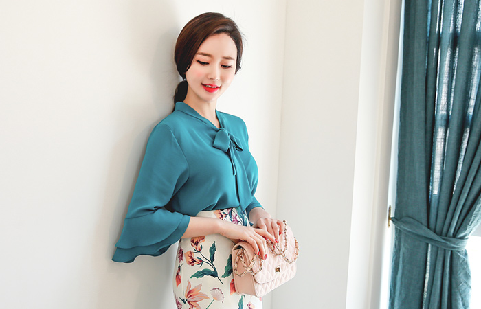 ダブルカフスリボンタイブラウス