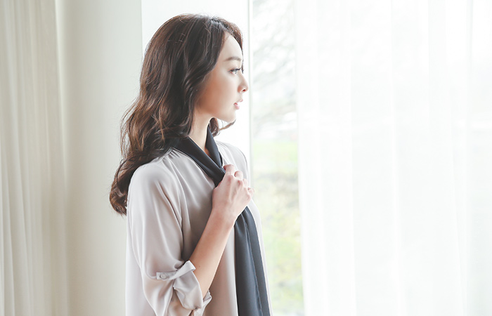 配色タイロールアップロングブラウス