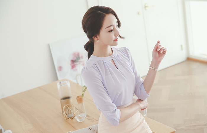 真珠ひらきネックヨークシャーリングブラウス