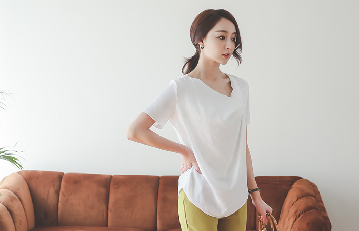 モダンカットスクエアネックブラウス