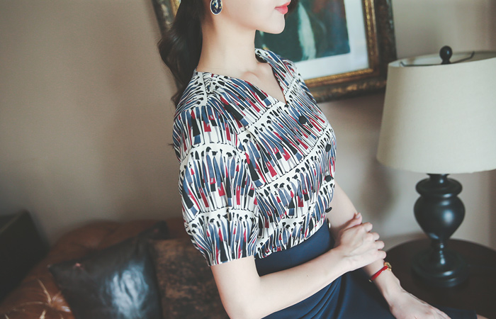 ムッシュブイネックボタンブラウス