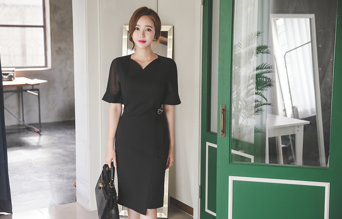 ノーブルテープブローチハートネックドレス