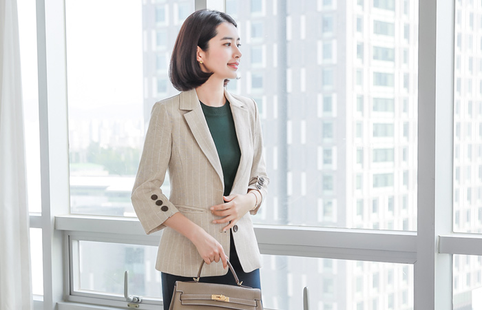 ナチュラルラインウッドボタンリネンジャケット