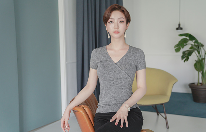 スリムVのラップティーシャツ