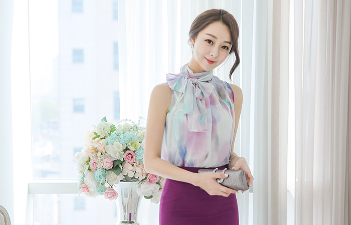 ウォーターリースカーフネックシーツルーブラウス