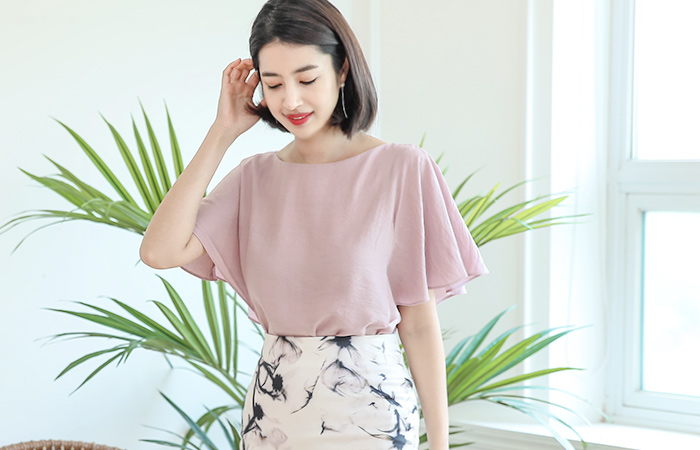 シンプルボートネック翼ブラウス