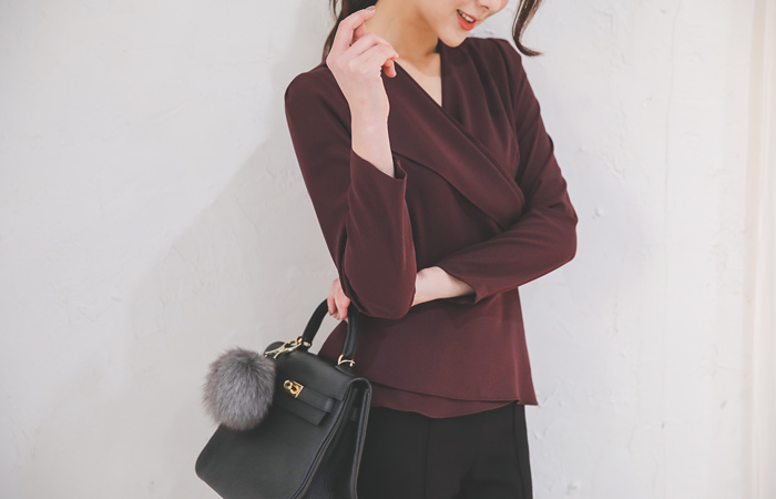 二重ブイネックオンバルページプラムブラウス