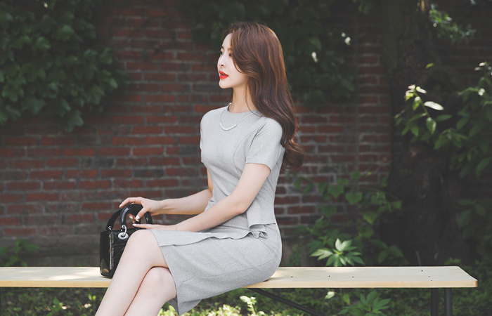 アンバランス ラッフルライン 切開 ネックレス 弾力 ワンピース