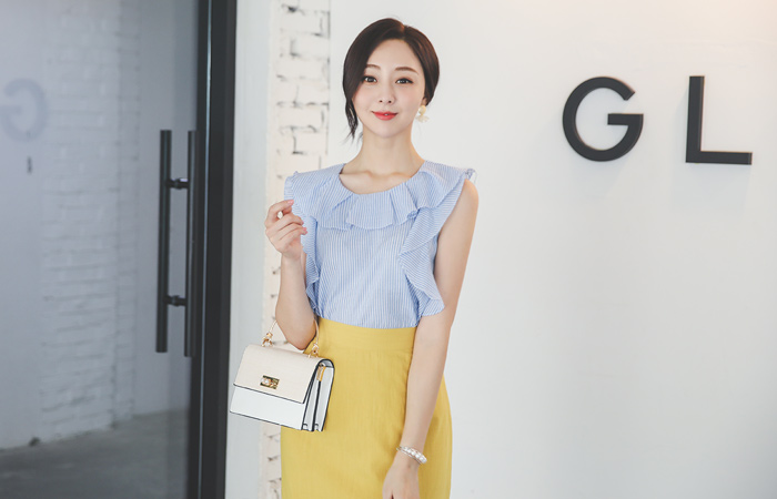 ラッフルラインコットン パンチング ブラウス