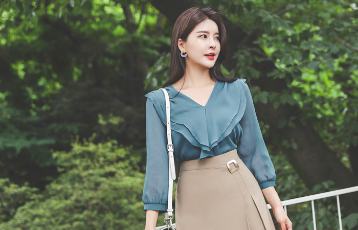 ブイネック 二重 ラッフルライン シフォン ブラウス