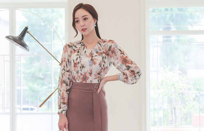 ラッフルライン 花柄 捺染 真珠 ブラウス