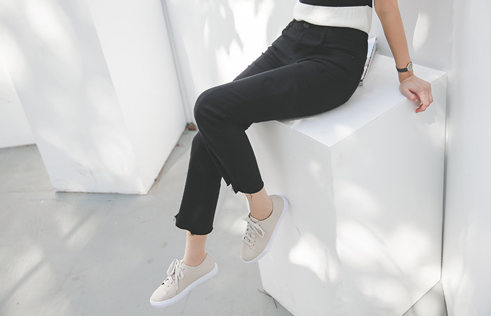 ピンタックライン切開ブーツカットパンツ