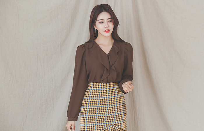 ダブル ラッフルライン ブイネック シャーリング ブラウス