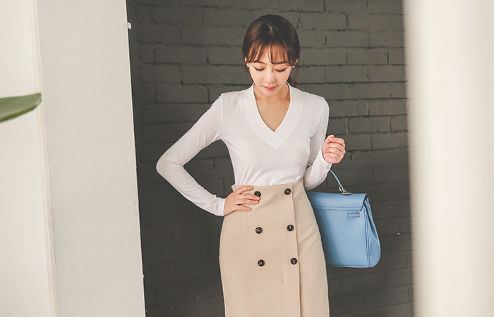 スリムフィットディープブイネックティー