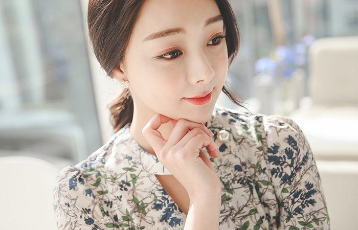 スプリッグフローラルチョーカーネックドレス