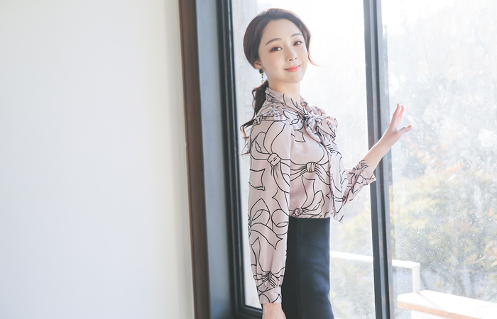 ペンアート図面リボンスカーフブラウス