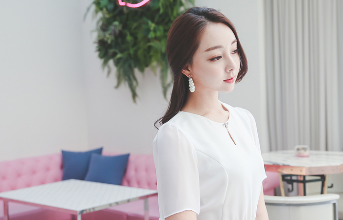 シーポンスリーブパールネックとアースドレス