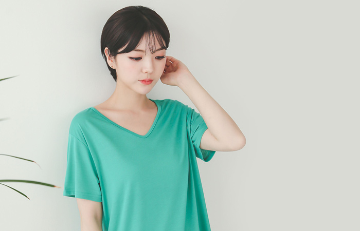 エブリデイブイネック半そでティー