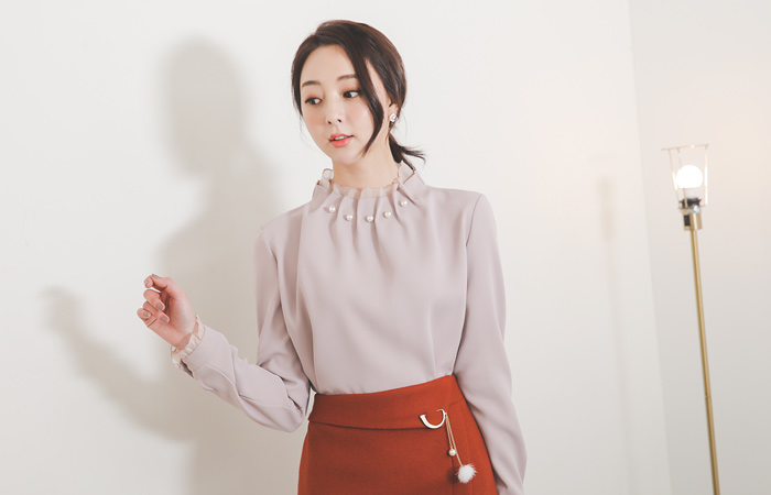 オーガンザトリミングシャーリング真珠ブラウス