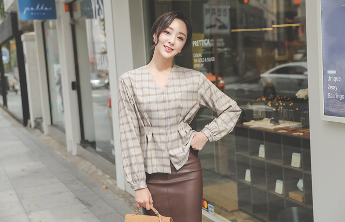 ピンタック フレア ブイネック ブラウス